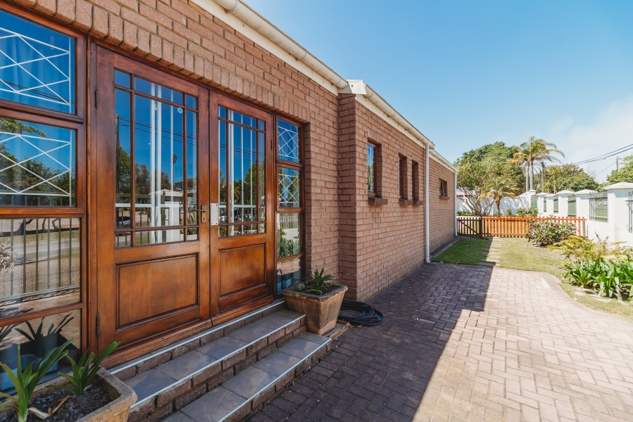 5 Bedroom Property for Sale in Heatherlands Western Cape